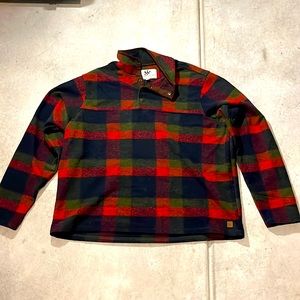 John Wayne men’s multi color pull over